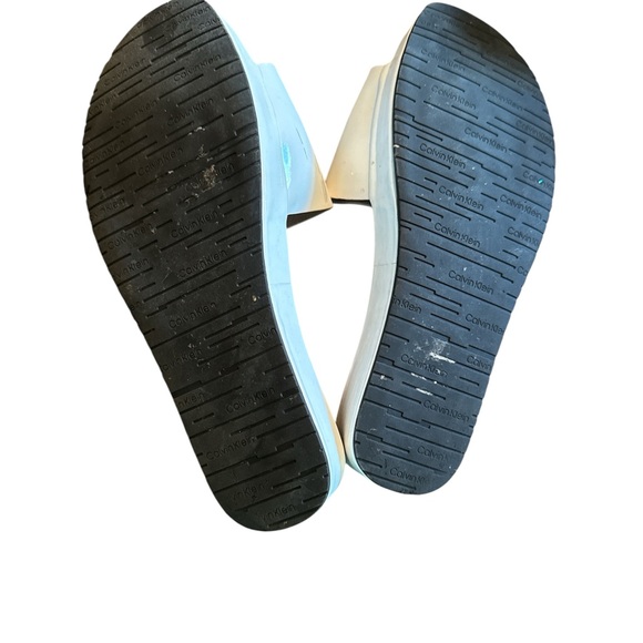 CALVIN KLEIN Women's Slides Flat Sandals White Faux Patent Leather US Size 8 - Picture 4 of 7